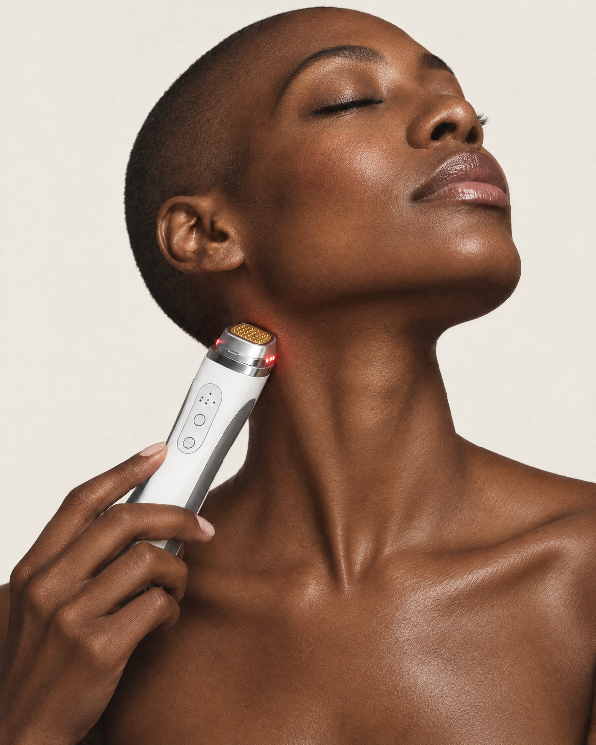Woman treating her neck with the Sonaveil Eclipse